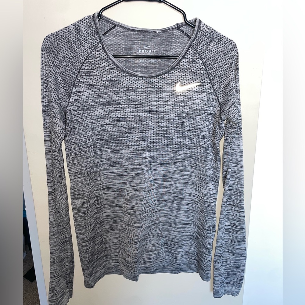 Nike Women's Gray Long Sleeve Top